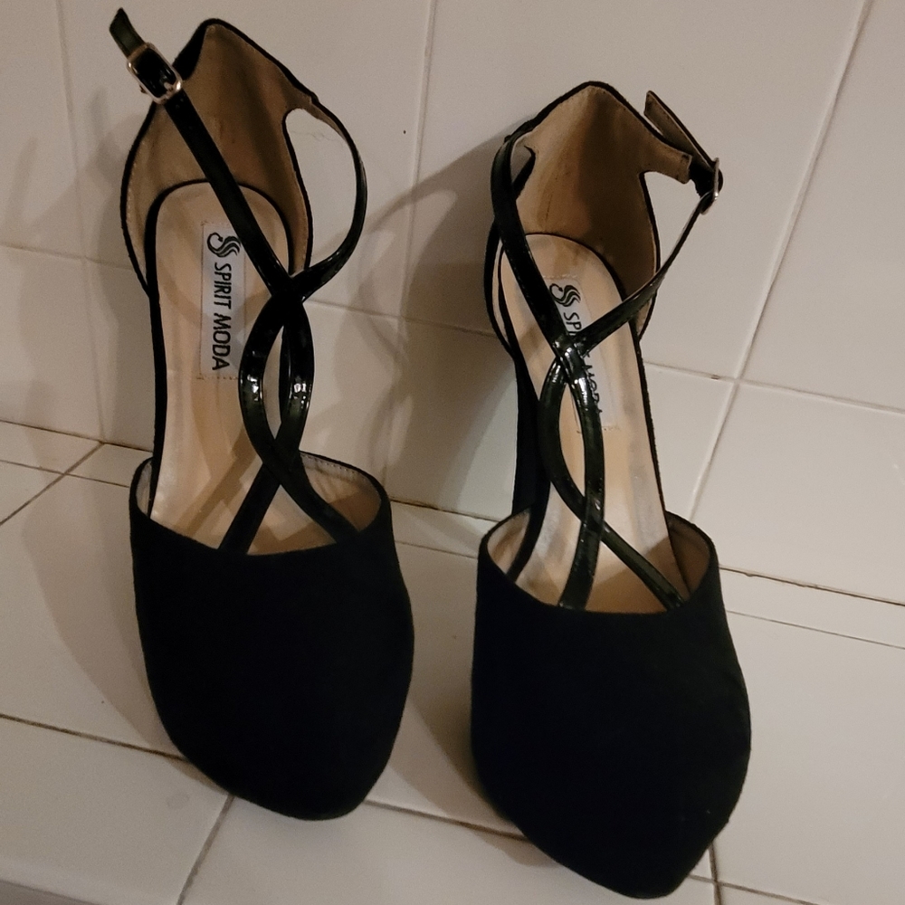 Spirit Moda Beautiful Heels - Picture 2 of 5
